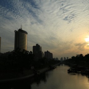 千年难遇鱼鳞天