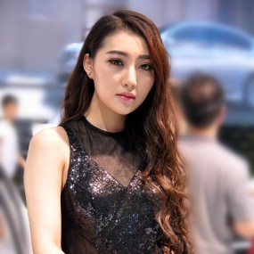 【这个車模有点美】