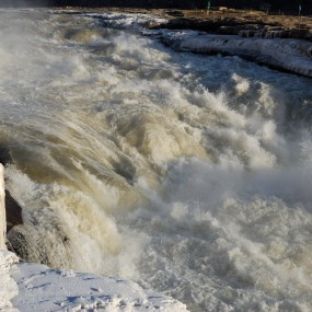 冰挂流凌、冬韵壶口