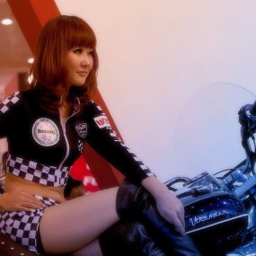 摩博会上的车模（一）