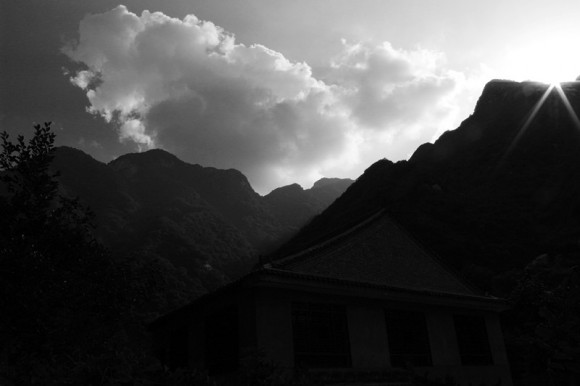 大秦岭之黑白山色