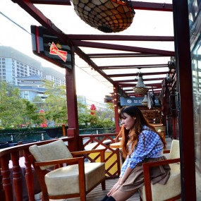 33号酒吧长腿模特