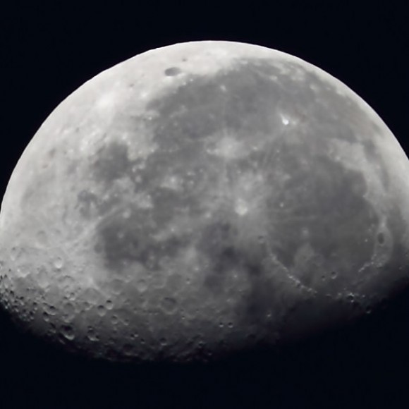 我昨天晚上和今天凌晨再拍月亮