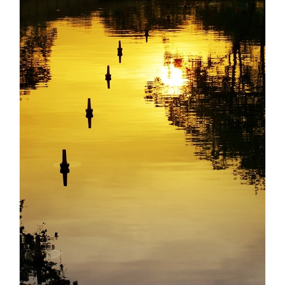 水中夕阳，自己觉得挺不错的，大家给评一下。