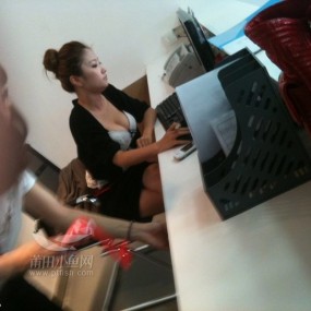 穿成这样上班，你能扛得住？