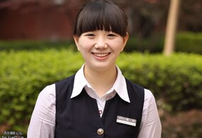 我的同事和办公区的樱花（0412）