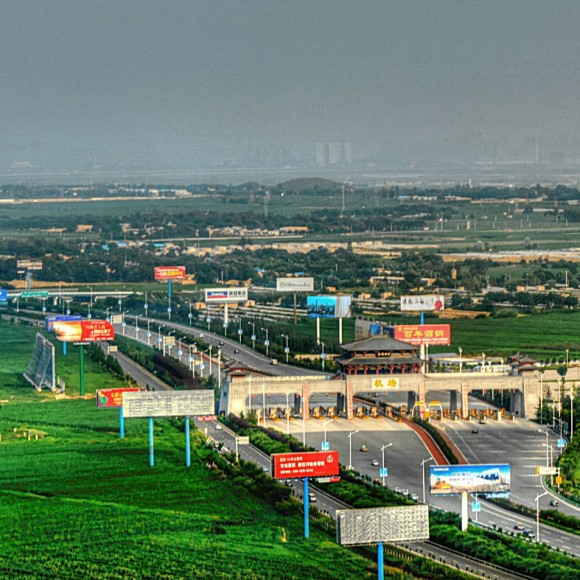 飞机降落瞬间看到的......