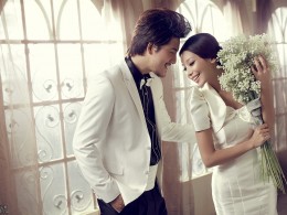 双人白色婚纱照