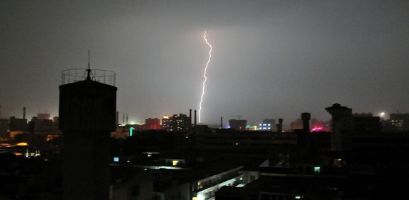 电闪雷鸣（菜鸟发帖请指正）