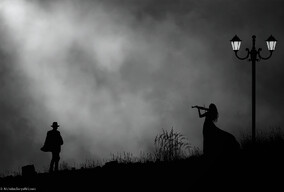 灯下的小提琴手