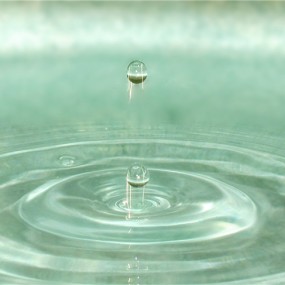 卡片机抓拍水滴