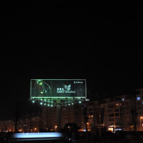 晚上没事，拍个广告牌