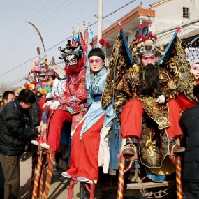 行进中的稍息——陇州社火