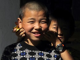 笑一笑，让我给你拍张照