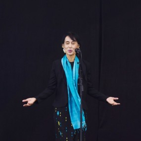 昂山素季-补领21年前所获-诺-贝-尔-奖