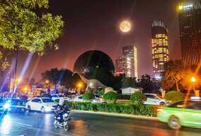 十五的月亮十六圆