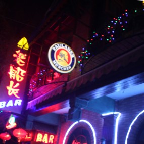 夜色下的咔啡屋