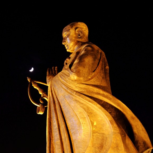 《雁塔小月》——购机满月习作，多提建议，谢谢