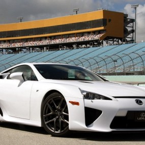 Lexus的第一辆超级跑车LFA1