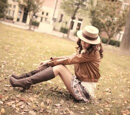 满地落叶的秋日