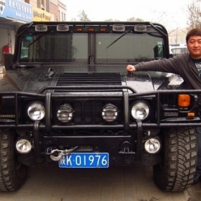 陕K的一辆悍马H1