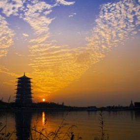 长安塔落日图