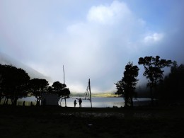 《晨曦中的伍须》