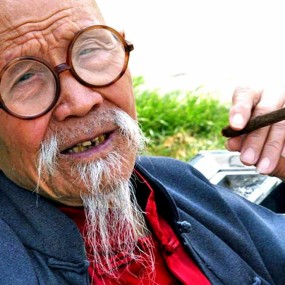 农家老人乐滋滋