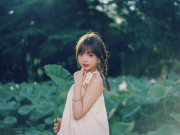 夏天当然要配甜甜的少女啦，嘿嘿~