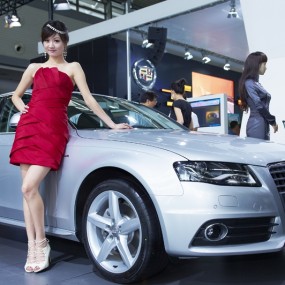 香车美女，还有一打