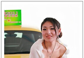 再发西洽会上的美女车模