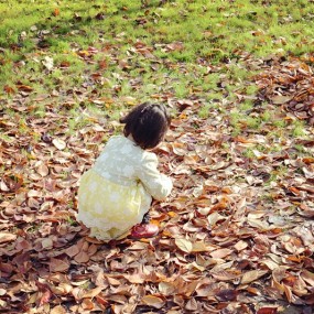 冬日阳光下的混血小天使^^