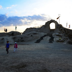 残垣断壁——宁夏镇北堡影视城纪实