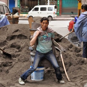 四川的背篓大嫂