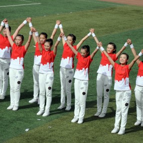 体育如花绽放快乐校园 青春似火燃烧亮丽人生一