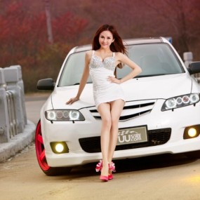 短裙美女车模