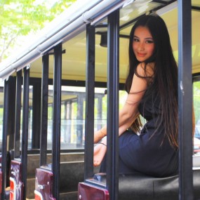 曲江美女和蜜蜂-2013-06-02