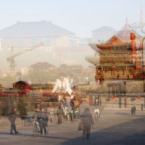 骑行城墙上（多重曝光）