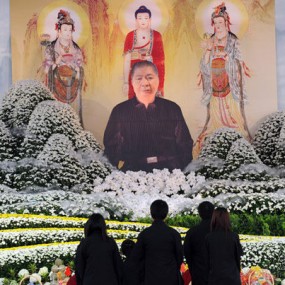 台湾黑道教父出殡，阵容强大