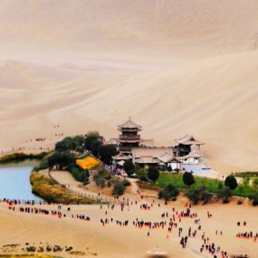 敦煌八景之一：月牙泉