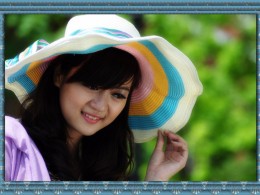 别墅区走出来的姑娘