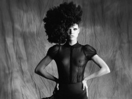 有多少人在秋天相遇。有多少人在冬天分离。