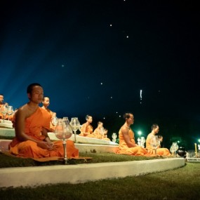 梅州大学的万人孔明灯