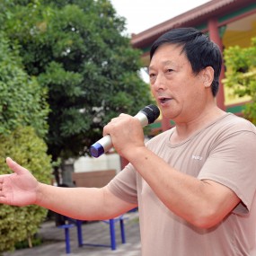 豫剧演员胡桂芳等七一东林老年公寓献爱心