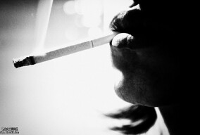 颓废的烟和那个人