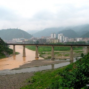 山水环抱的略阳城