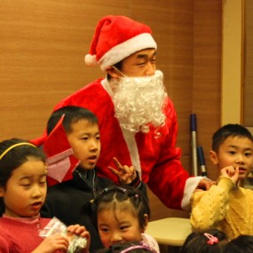 幸福的孩子们，想想我小时候可怜呀。。。。。。。。。