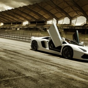 LAMBORGHINI AVENTADOR