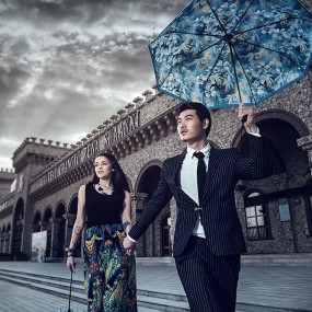 咸阳酒庄人与伞（范燕燕）