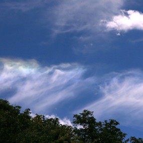 秦岭顶上天空中的银龙鱼——